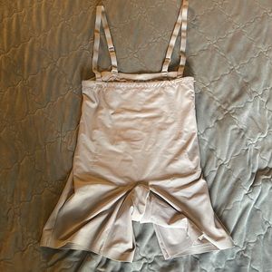 Motif medical recovery garment